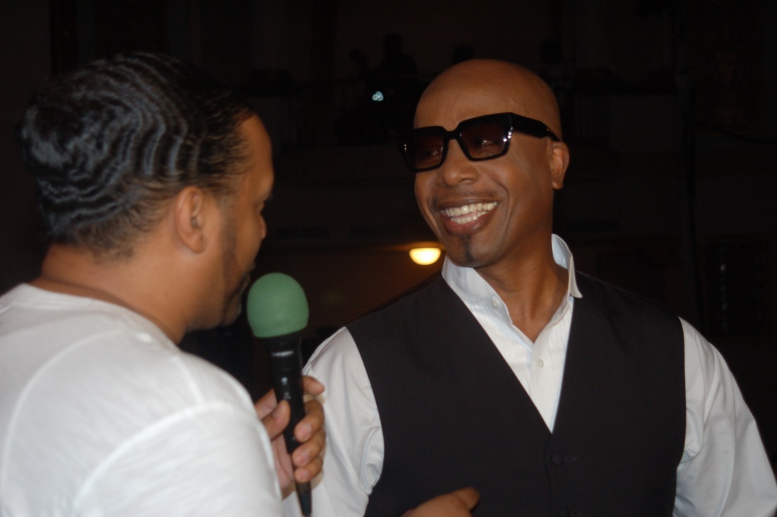 Kevin T. Robertson interviewing MC Hammer